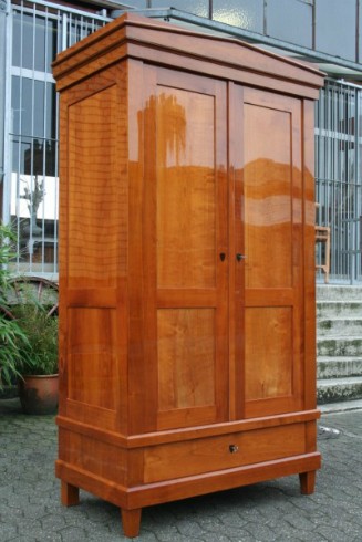 biedermeier-schrank-kirschholz-kranzgesims-mit-schinkeldach-2-tuerig-hochglanz-politur-205x115x65-cm