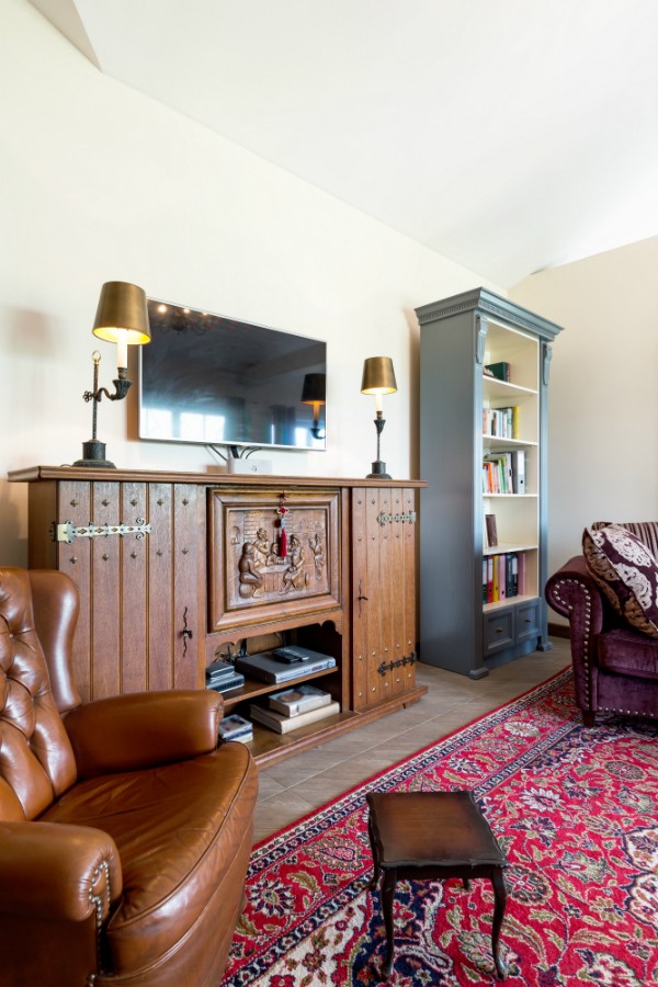 Wohnzimmer mit hochwertig gepflegten Antiquitäten Wohnzimmer Antiquitaeten