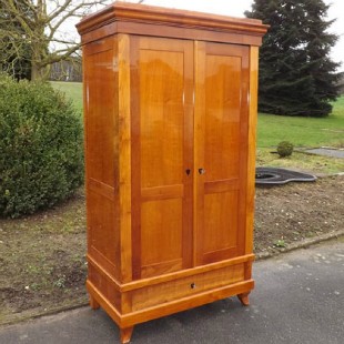 Kirschbaum Kleiderschrank Epoche Biedermeier