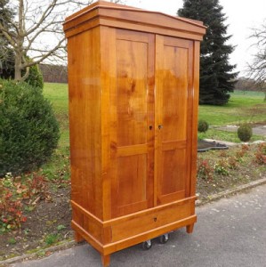 Kirschbaum Schrank gross Epoche Biedermeier