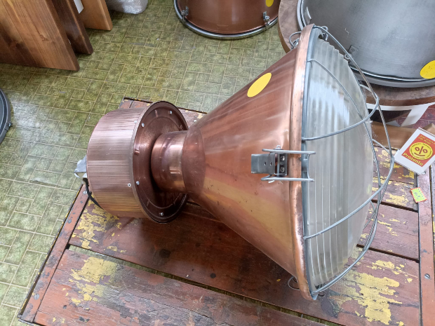 Original Industrielampe kupferfarbig mit Glas und Gitter Original Industrielampe kupferfarbig mit Glas und Gitter