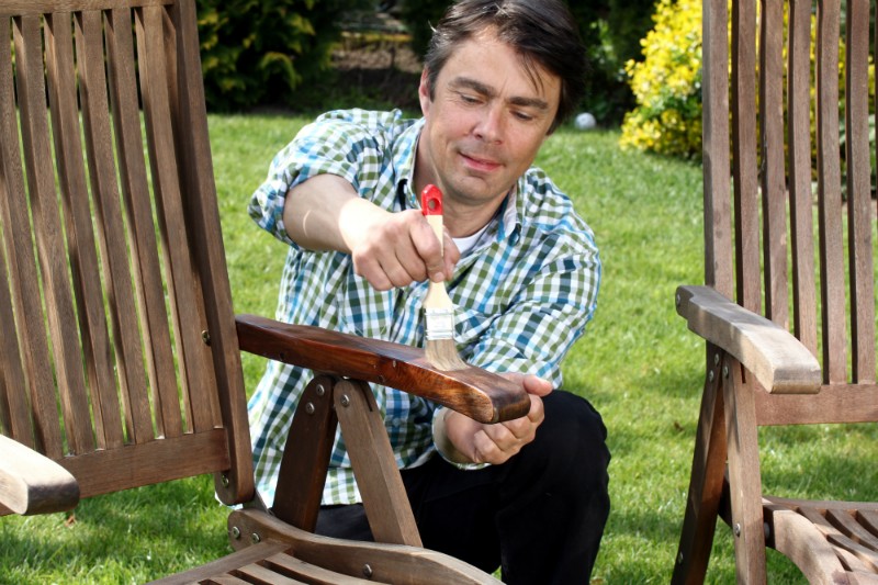 Gartenmöbel für den Sommer vorbereiten - Wohnpalast Magazin