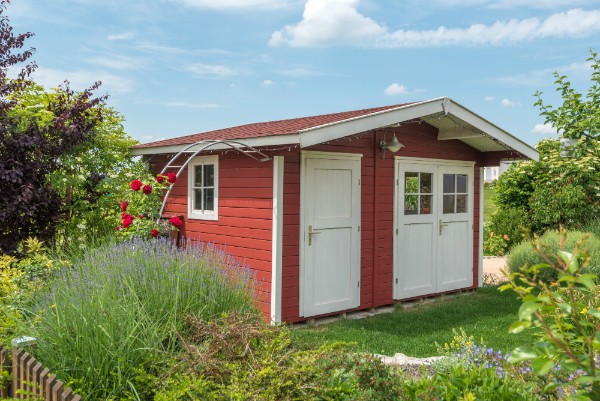 Idyllisches Gartenhaus aus Holz