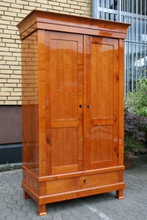 biedermeier-schrank-kirschholz-massiv