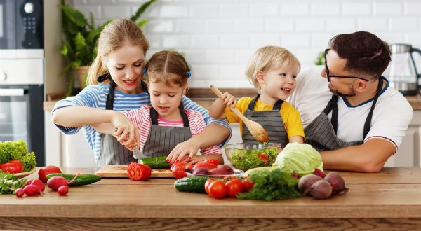 Gemeinsam kochen und essen steigert das "Wir"-Gefühl