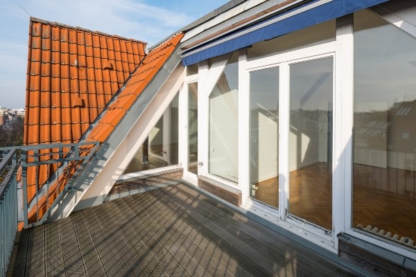 dachterrasse-wohnung-im-dachgeschoss-einrichten