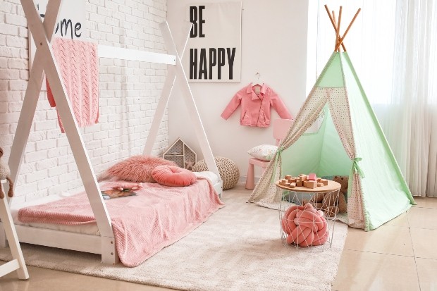 Ein Zeltbett kann Schlaf- und Spielplatz in einem für das Kind sein Zeltbetten als Spielplatz