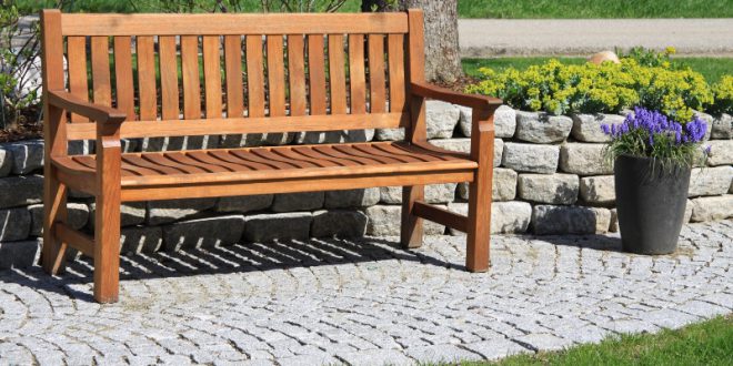 sitzbaenke-aus-holz