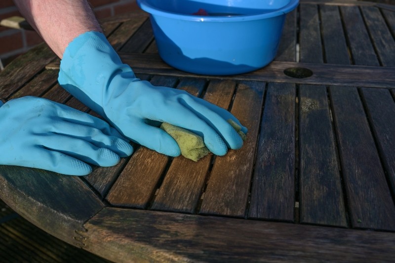 Gartenmöbel aus Holz reinigen Wohnpalast Magazin