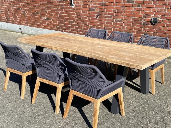 Teakholz Gartenmoebel Set Pochon Designer Tisch 220 cm mit Baumkante und 6 Stuehle Itzehoe