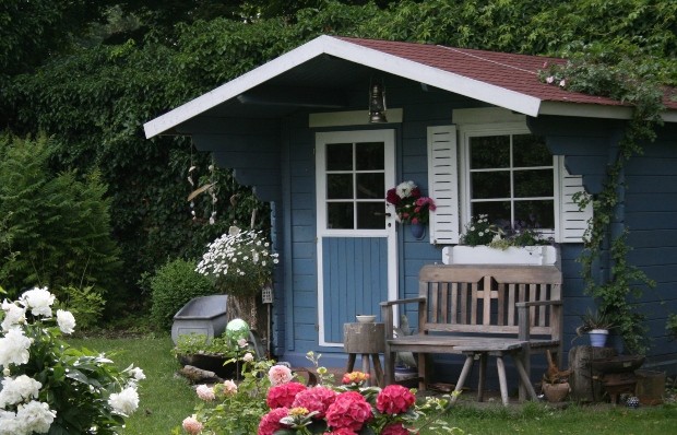 Typisches Gartenhäuschen - Schrebergarten gestalten