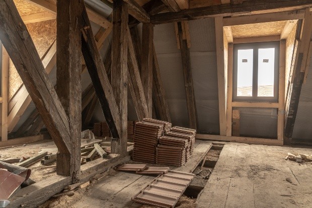 Altes Haus mit Holzstreben wird renoviert - Einrichten im Cottage Style