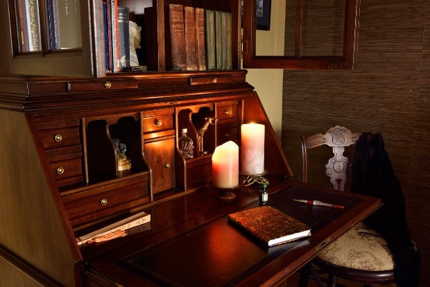 Eleganter Sekretär - Klassische Möbel