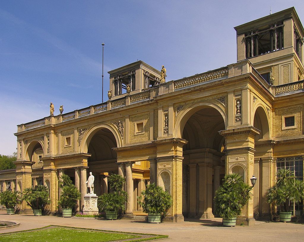 Orangerieschloss, Mittelbau, Potsdam - Architektur, Kunst, Renaissancemöbel