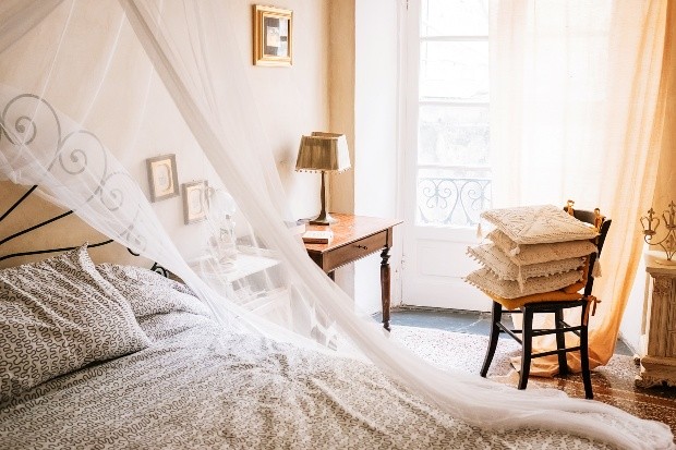 Schlafzimmer, mediterraner Stil in Beige - Italienischer Wohnstil