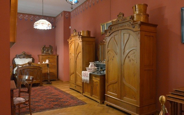 Art Nouveau Einrichtung - Museum in Płock (Masowien, Polen) - Was sind die typischen Merkmale von Jugendstil-Möbeln?