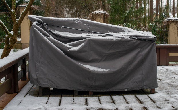 Durch-Plane-geschuetztes-Garten-Moebel