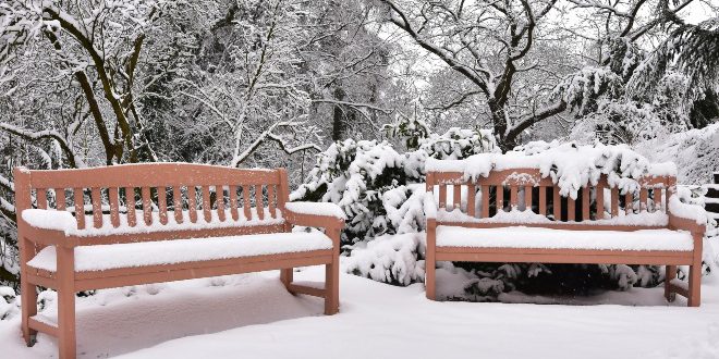 Gartenmöbel im Winter