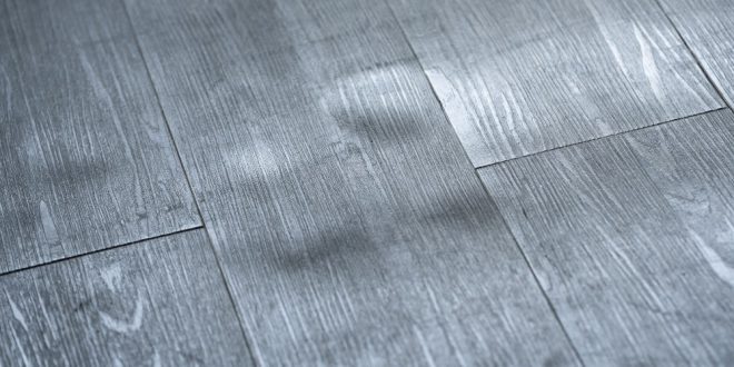 Dellen im Holz entfernen