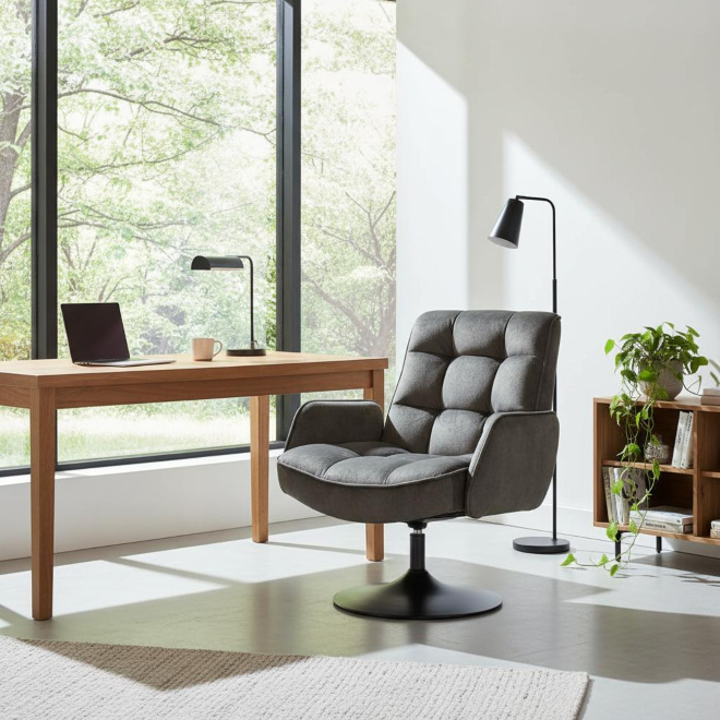 Tropea drehbarer Sessel - Stuhl 180° drehbar in verschiedenen Farben Grauer Drehsessel auf schwarzem Metallgestell im hellen Homeoffice neben Schreibtisch aus Eiche