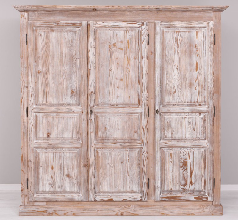 Massivholz Kleiderschrank - 212 cm breit - im Landhaus Stil