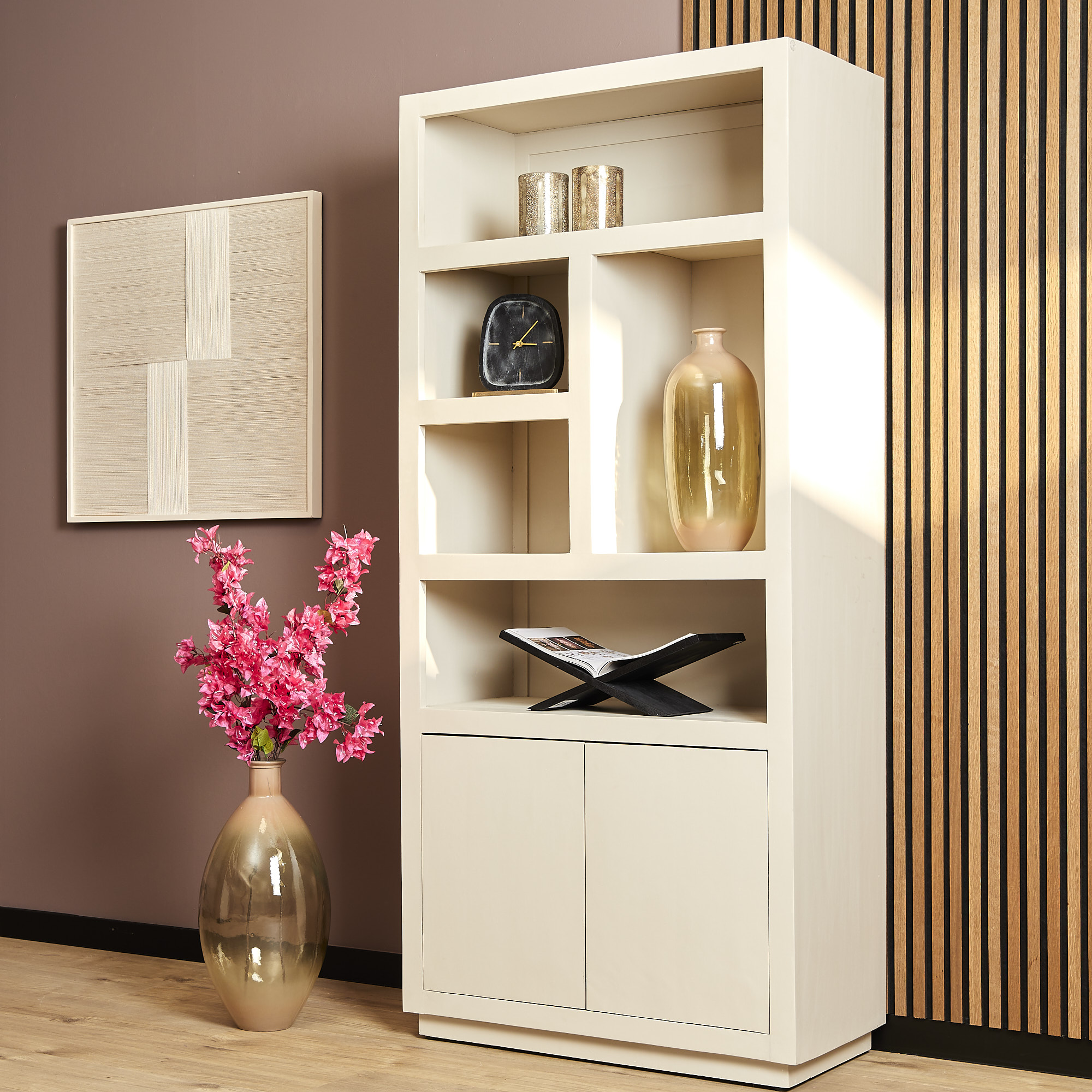 Bücherregal Aachen aus Mangoholz – 5 Fächer & 2 Türen, Sand-Finish
