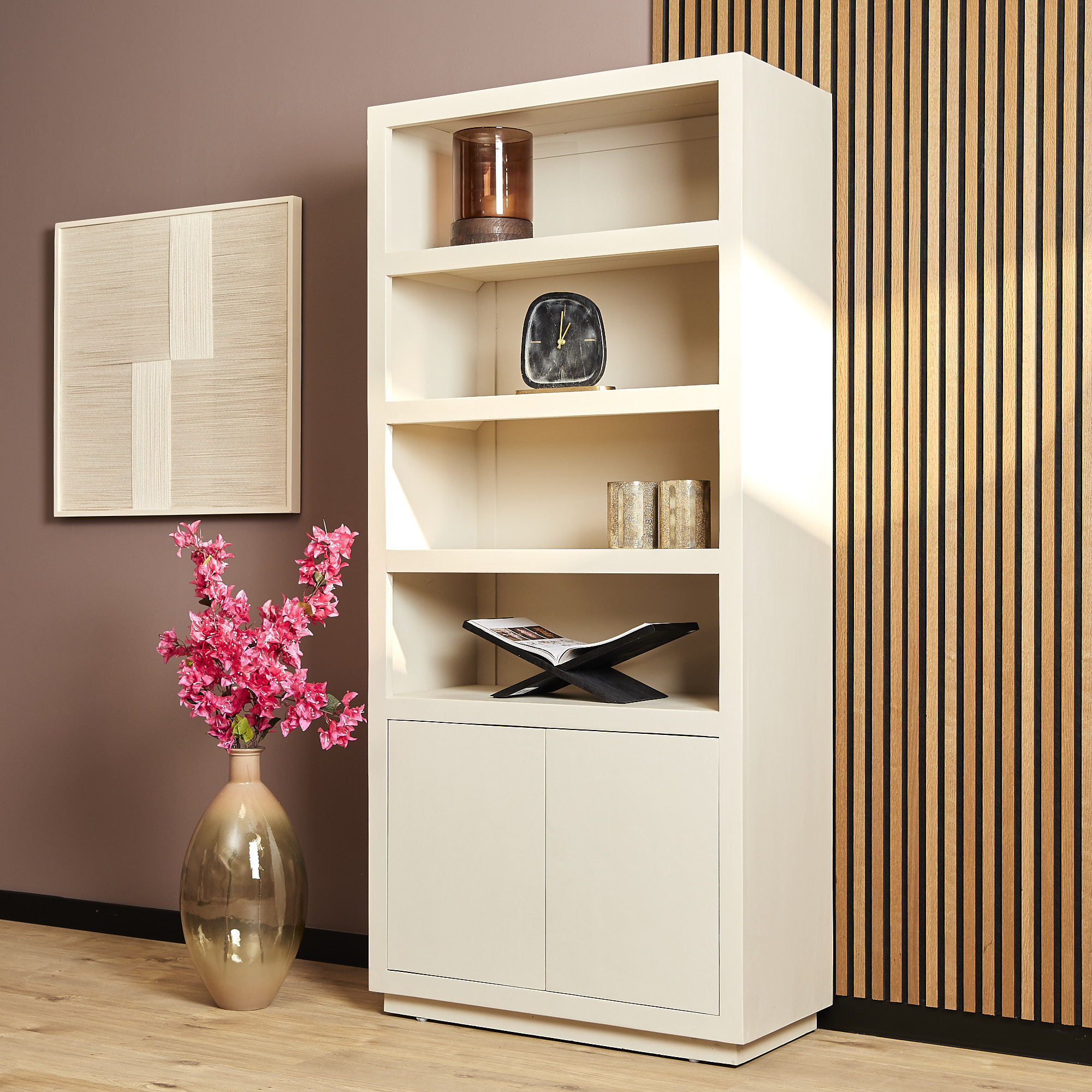 Bücherregal Aachen aus Mangoholz – 4 Fächer & 2 Türen, Sand-Finish