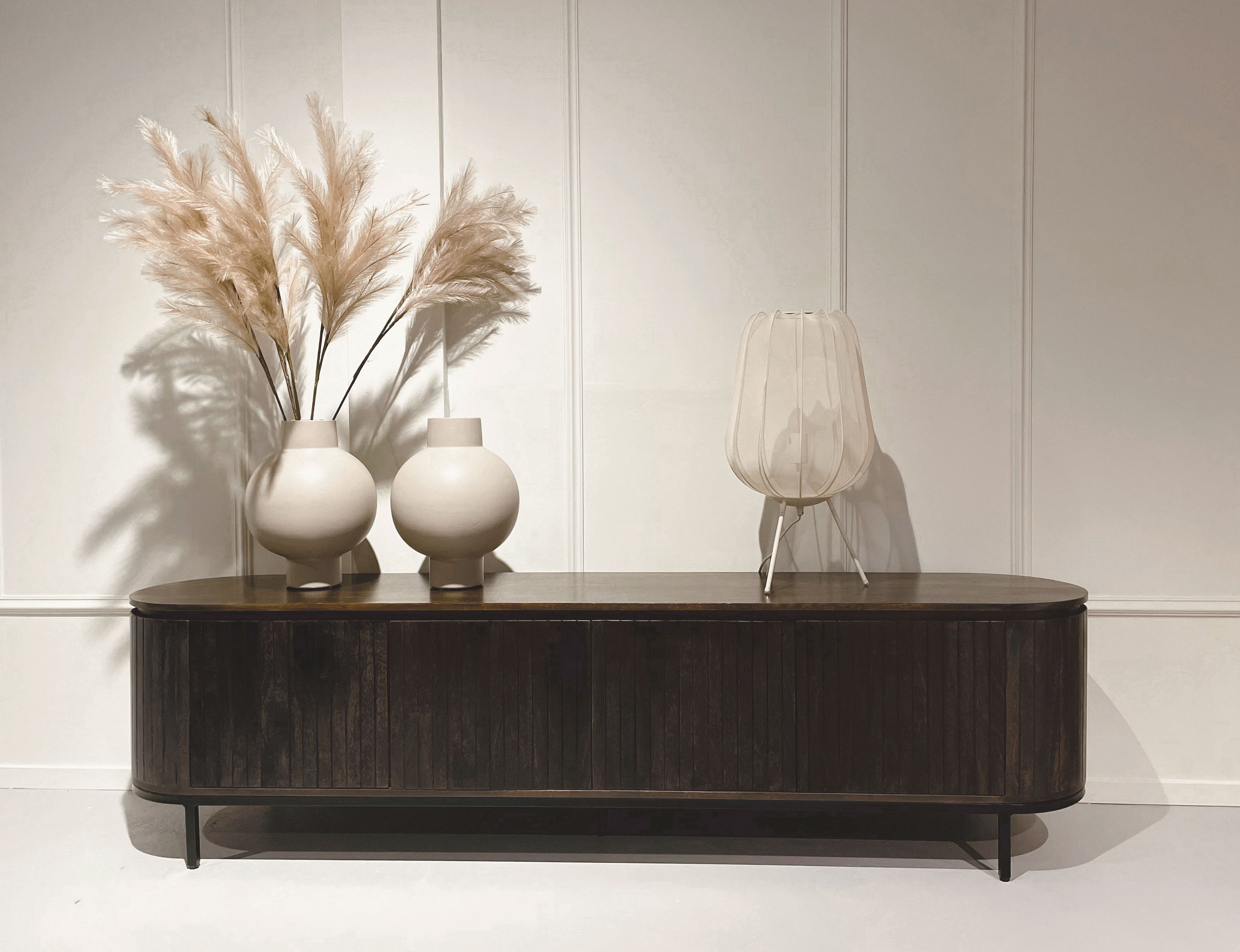 Noor Sideboard 210 cm Mangoholz 4 Türen Anrichte Mattpolitur Kommode Retro- Stil Dunkelfarbig