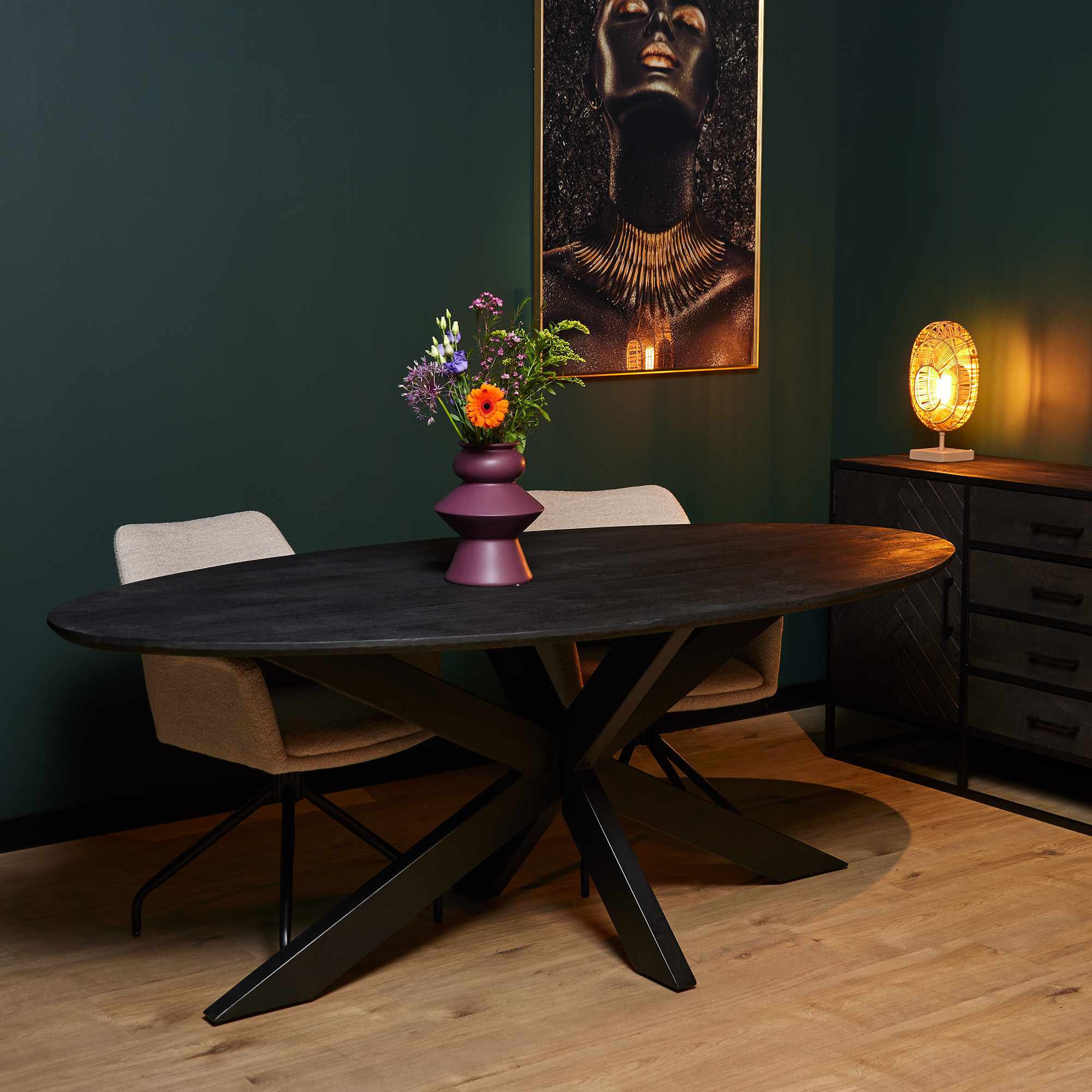 Esstisch „New York“ oval Mangoholz mit Metall-Matrixbein – modern & massiv