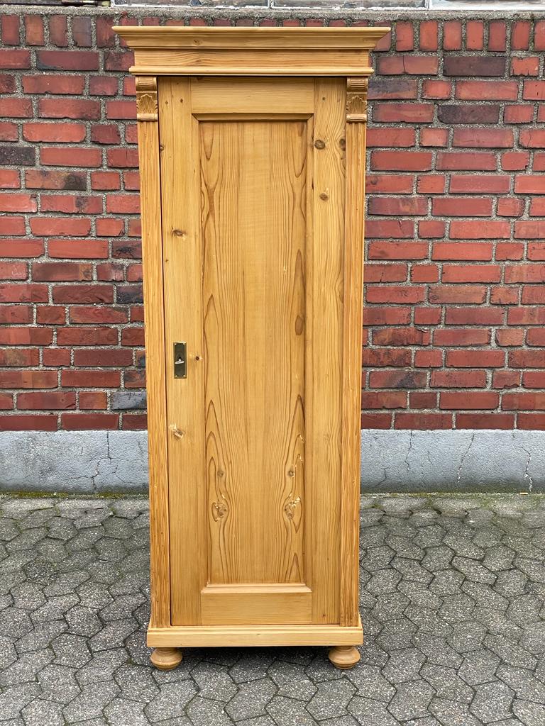 Weichholz Schrank