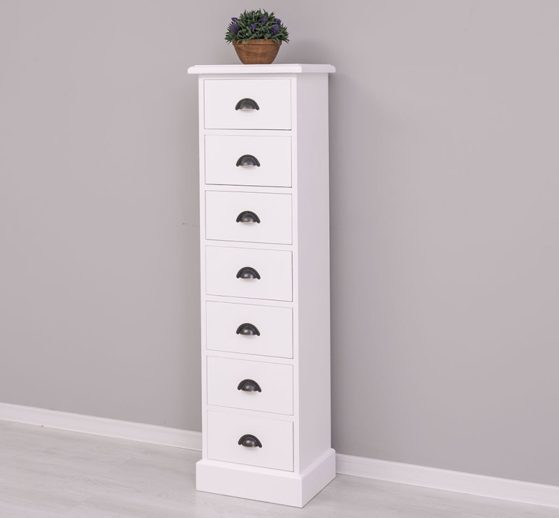 Schmale Schubladensäule im Landhausstil lackiert