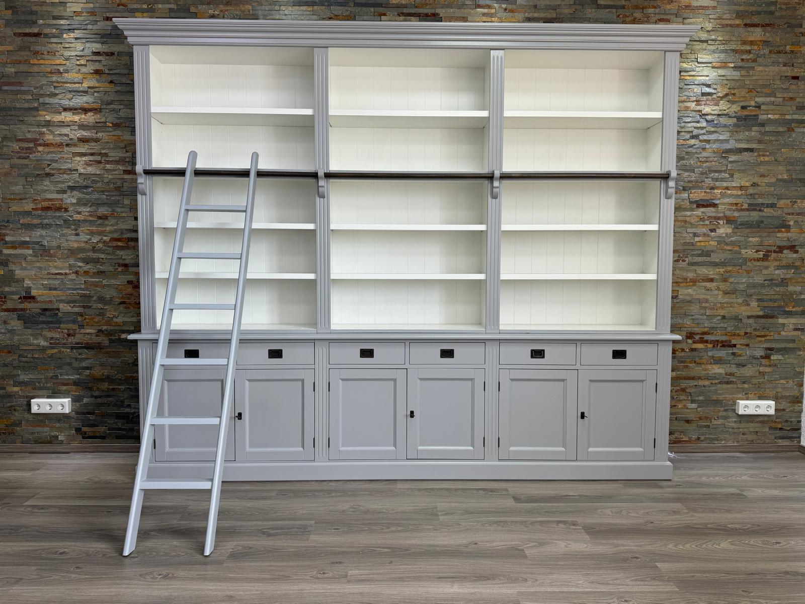 Massives Bücherregal Kiefer mit Leiter – Antikbraun