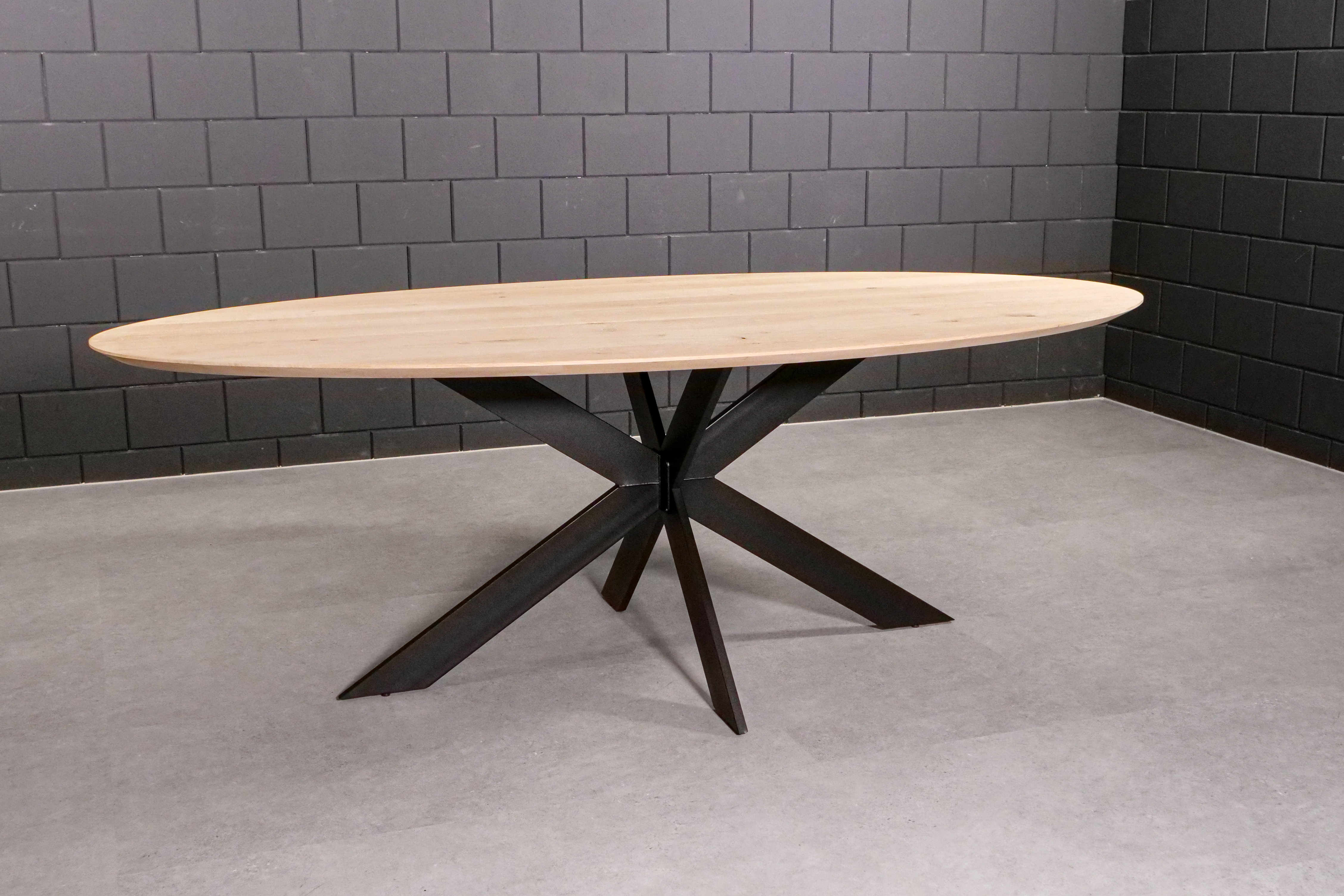Esstisch Trondheim ab 200cm - Eiche massiv mit Spider Fineline Metallgestell