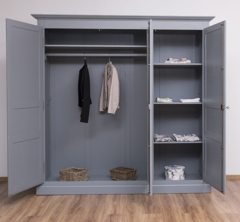 Massivholz Kleiderschrank - 212 cm breit - im Landhaus Stil