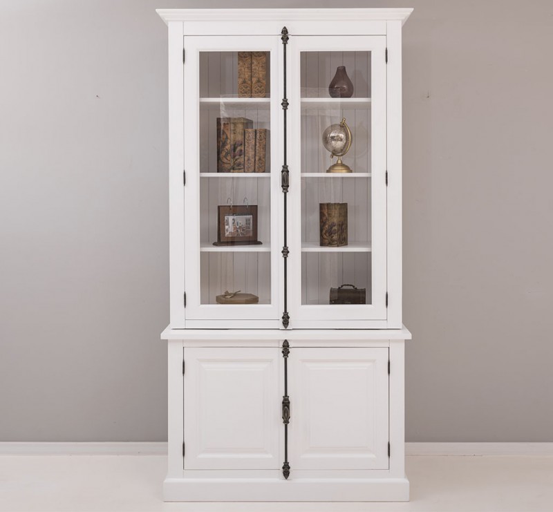 Zeitlose Eleganz aus Vollholz - 2-türige Glasvitrine