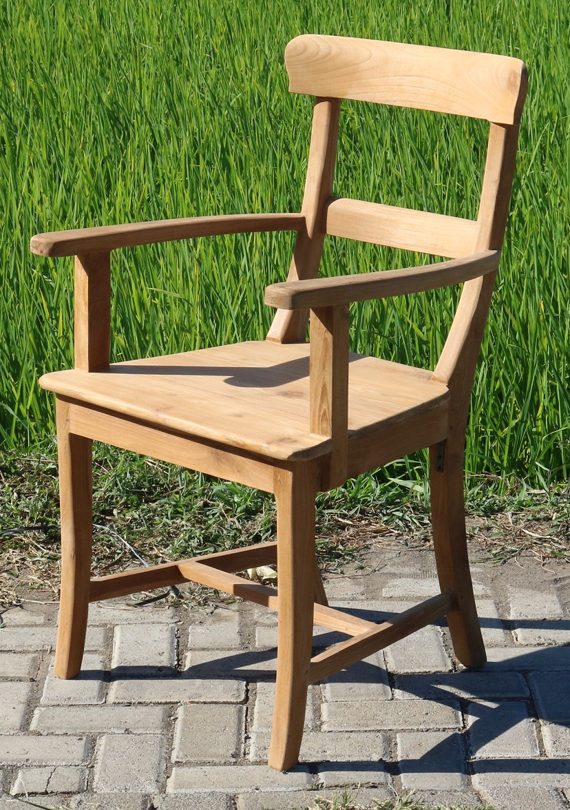 Teakholz Stuhl „Mariotto“ mit Armlehnen – Massiv, klassisch & komfortabel – recyceltes Teak, naturbe