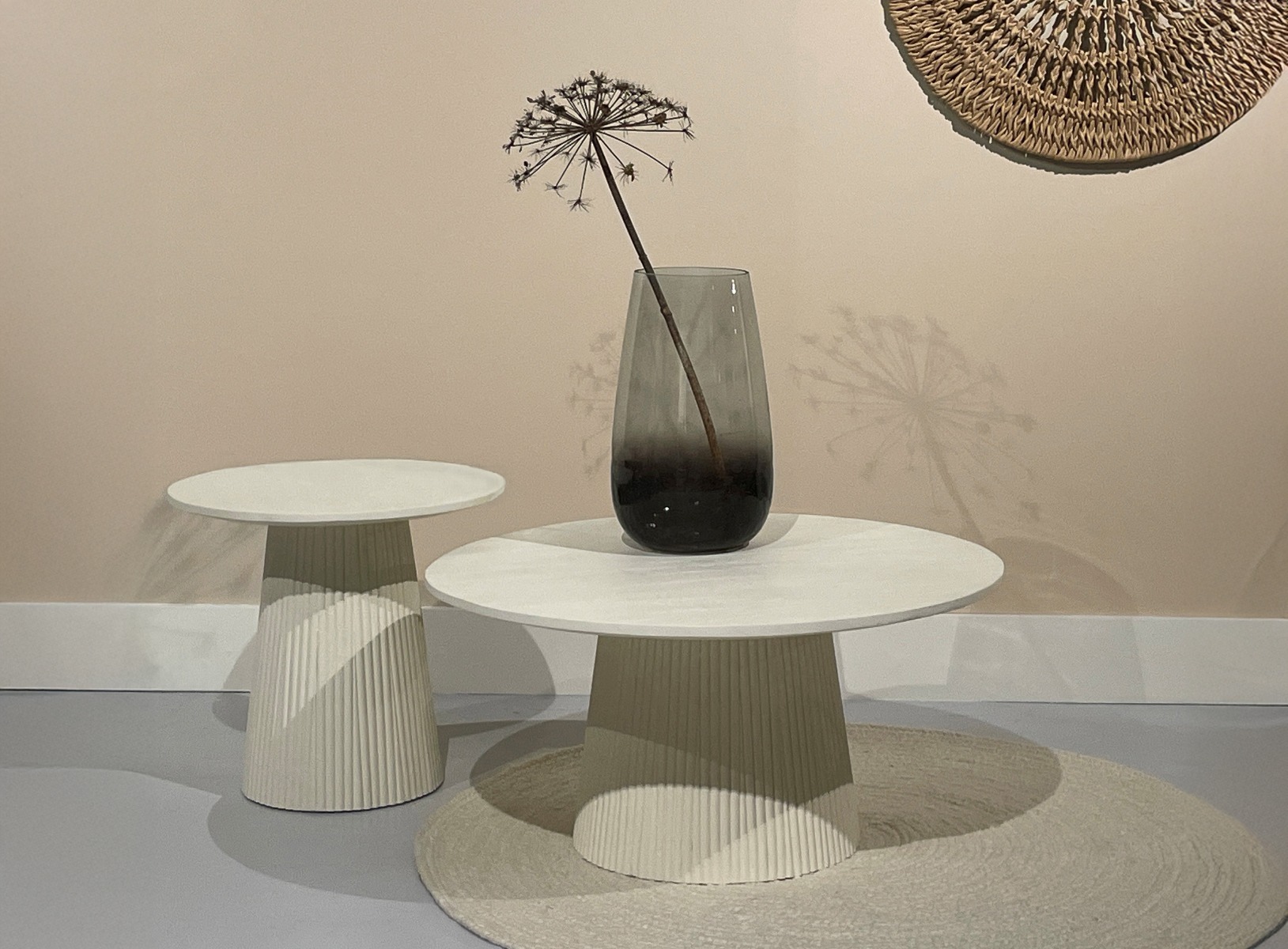 Patrice Couchtisch aus Hartholz – Rund mit elegantem Mittelbein