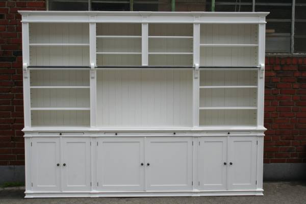 Bücherwand weiß im Landhaus Stil Bücherwand weiß im Landhaus Stil