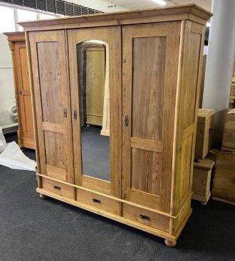 Gründerzeit Kleiderschrank im Landhaus Stil antik Schrank Weichholz zerlegbar