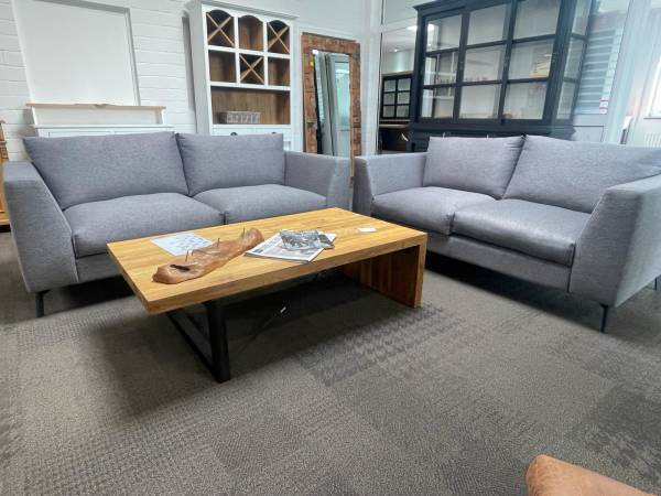 Sofa Saint Louis - skandinavisches Design 2 Sitzer und 2,5 Sitzer - sofort Lieferbar!