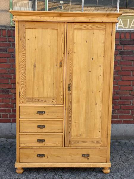 Jugendstil Weichholz Schrank mit Innenausbau