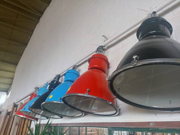 Original Rund-Industrielampe in verschiedenen Farben