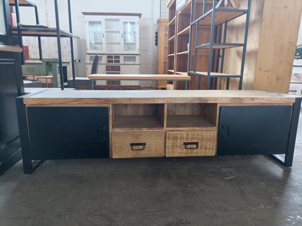 TV-Lowboard 200 cm aus Mangoholz/Eisen