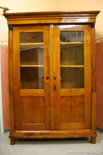 Original Biedermeier Vitrine aus Kirschholz Kirschholzmöbel